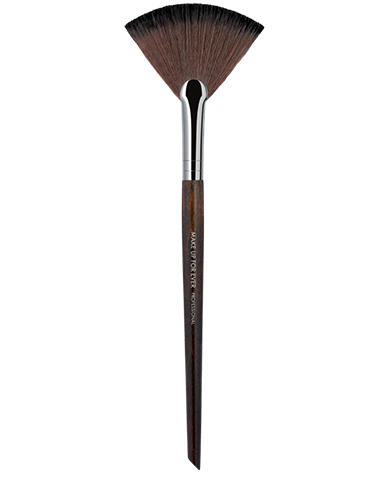 Powder Fan Brush Medium 120